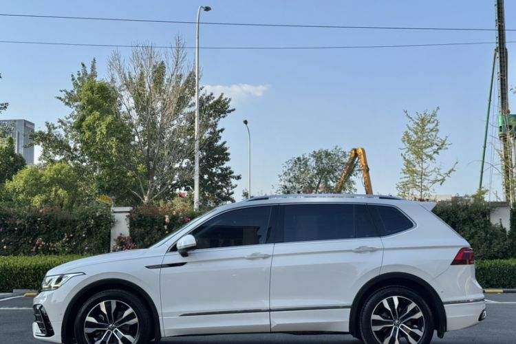 Used Volkswagen Tiguan L 2022 330TSI Automatic Two-Wheel Drive R-Line Flagship Edition Exterior 5