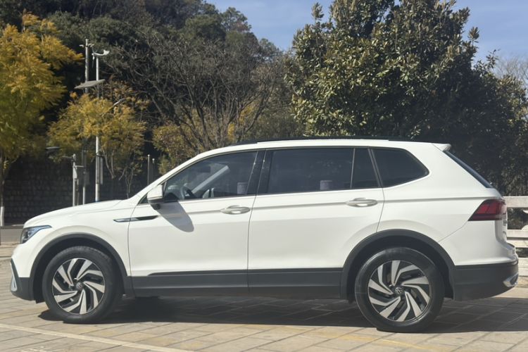Used Volkswagen Tiguan L 2022 330TSI Automatic Two-Wheel Drive Comfort Edition Exterior 5