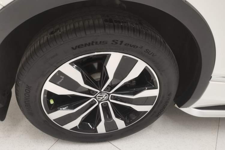 Used Volkswagen Tiguan L 2022 330TSI Automatic Two-Wheel Drive R-Line Enhanced Edition Exterior 5