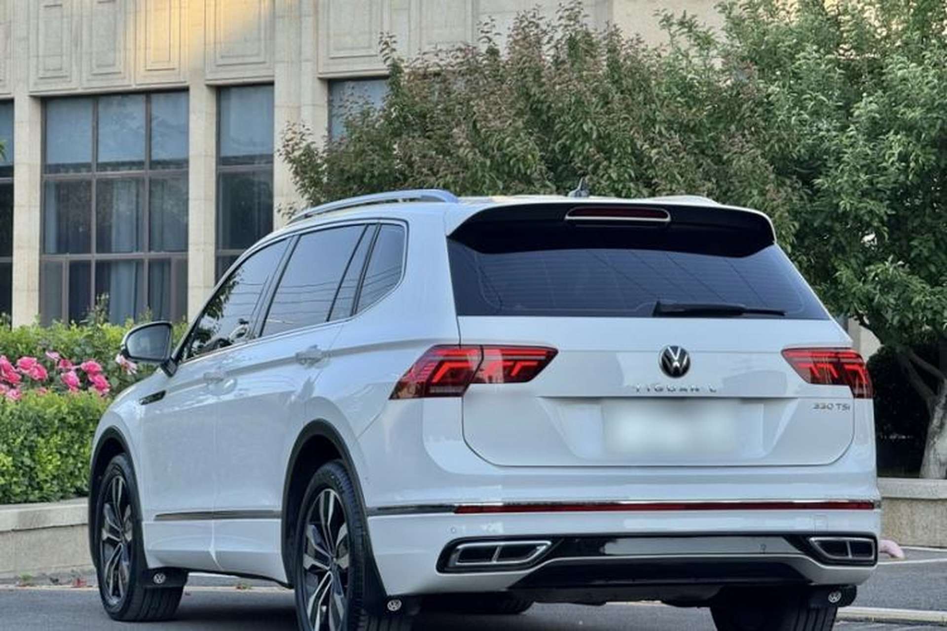 Used Volkswagen Tiguan L 2022 330TSI Automatic Two-Wheel Drive R-Line Flagship Edition Exterior 9