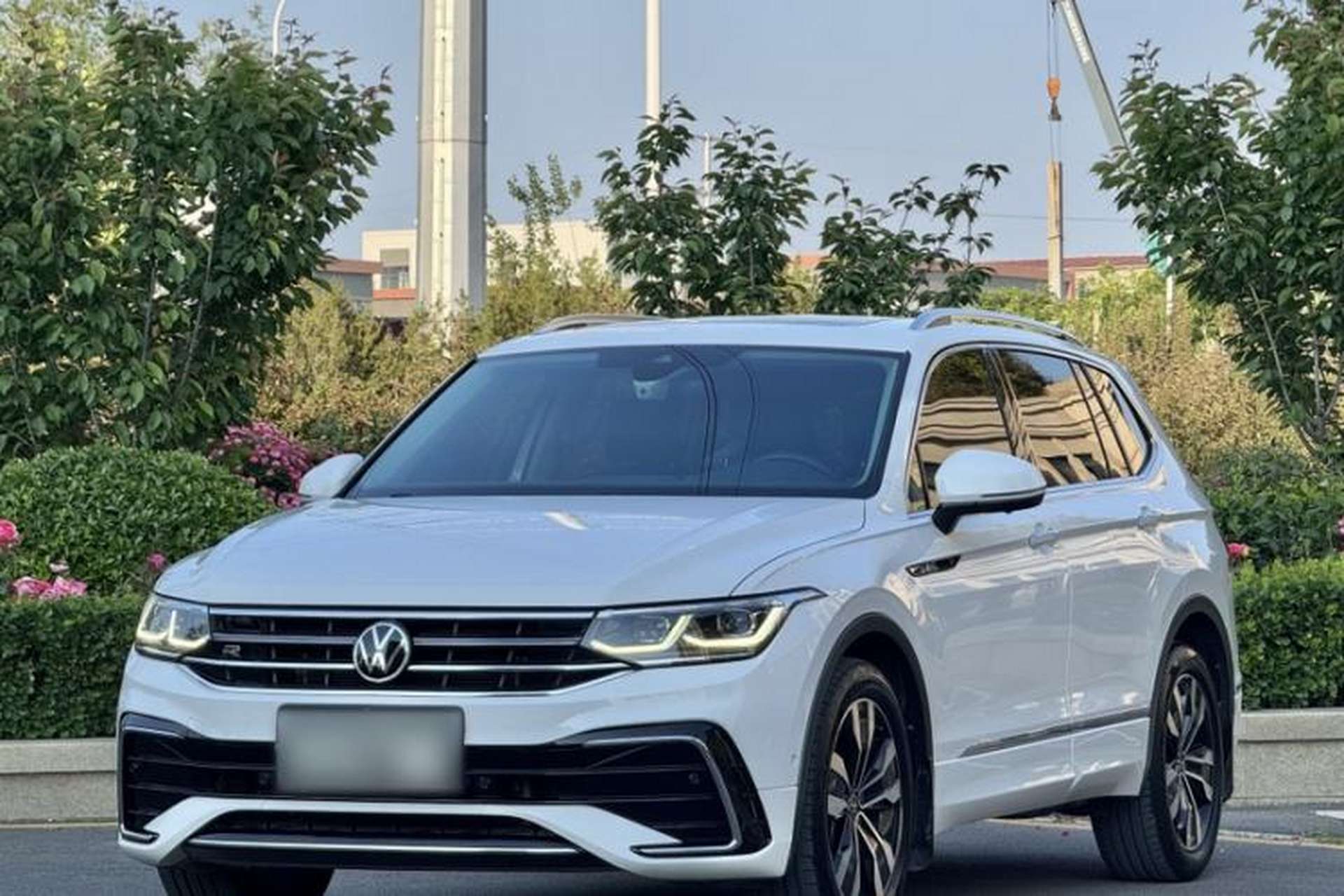 Used Volkswagen Tiguan L 2022 330TSI Automatic Two-Wheel Drive R-Line Flagship Edition Front Left 45 Deg