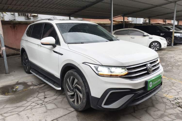 Used Volkswagen Tiguan L 2022 330TSI Automatic Two-Wheel Drive Smart Edition Front Right 45 Deg