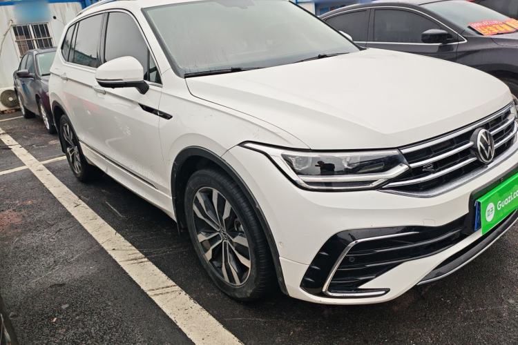 Used Volkswagen Tiguan L 2022 330TSI Automatic Two-Wheel Drive R-Line Enhanced Edition Front Right 45 Deg
