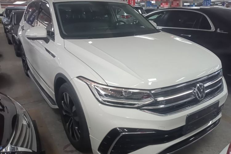 Used Volkswagen Tiguan L 2022 330TSI Automatic Two-Wheel Drive R-Line Enhanced Edition Front Right 45 Deg