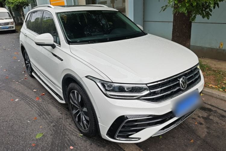 Used Volkswagen Tiguan L 2022 330TSI Automatic Two-Wheel Drive R-Line Enhanced Edition Front Right 45 Deg