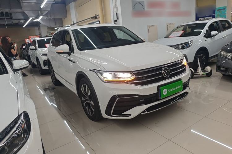 Used Volkswagen Tiguan L 2022 330TSI Automatic Two-Wheel Drive R-Line Enhanced Edition Front Right 45 Deg
