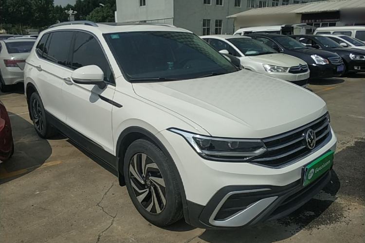 Used Volkswagen Tiguan L 2022 330TSI Automatic Two-Wheel Drive Smart Edition Front Right 45 Deg