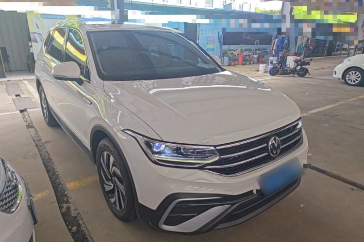 Used Volkswagen Tiguan L 2022 330TSI Automatic Two-Wheel Drive Smart Edition Front Right 45 Deg