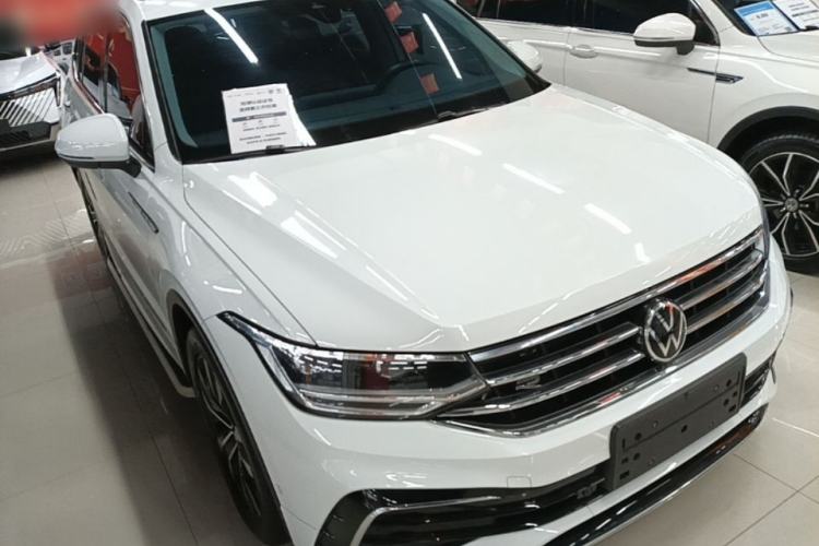 Used Volkswagen Tiguan L 2022 330TSI Automatic Two-Wheel Drive R-Line Enhanced Edition Front Right 45 Deg