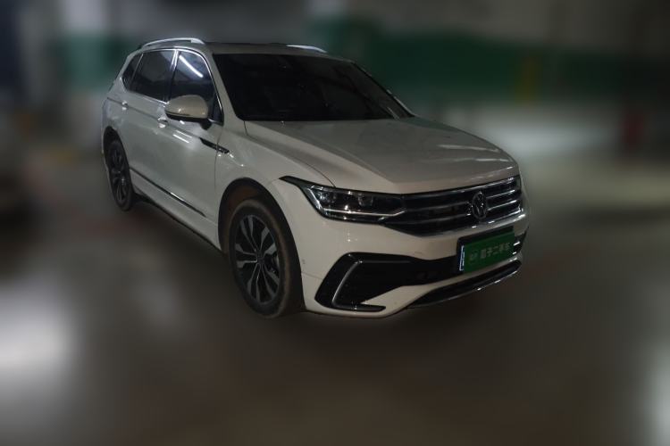Used Volkswagen Tiguan L 2022 330TSI Automatic Two-Wheel Drive R-Line Enhanced Edition Front Right 45 Deg