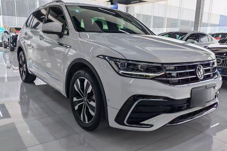 Used Volkswagen Tiguan L 2022 330TSI Automatic Two-Wheel Drive R-Line Enhanced Edition Front Right 45 Deg