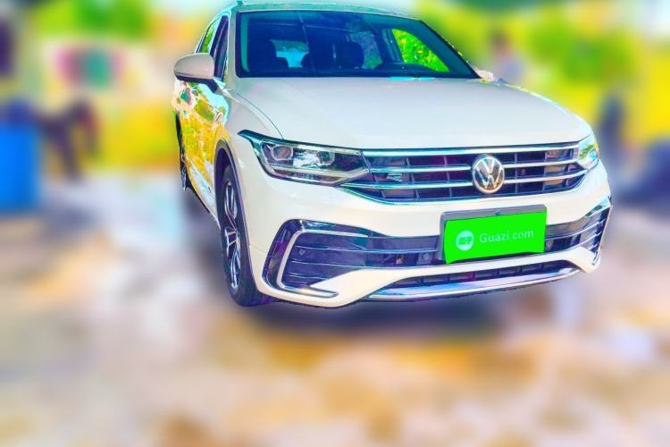 Used Volkswagen Tiguan L 2022 380TSI Automatic All-Wheel Drive R-Line Enhanced Comfort 7-Seater Front Right 45 Deg