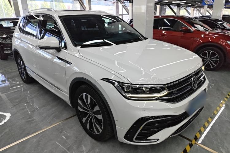 Used Volkswagen Tiguan L 2022 330TSI Automatic Two-Wheel Drive R-Line Enhanced Edition Front Right 45 Deg