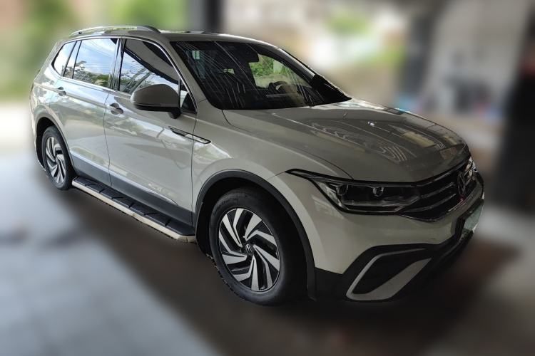 Used Volkswagen Tiguan L 2022 330TSI Automatic Two-Wheel Drive Smart Edition Front Right 45 Deg