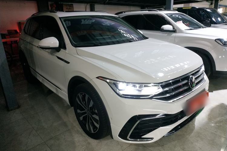 Used Volkswagen Tiguan L 2022 330TSI Automatic Two-Wheel Drive R-Line Enhanced Edition Front Right 45 Deg