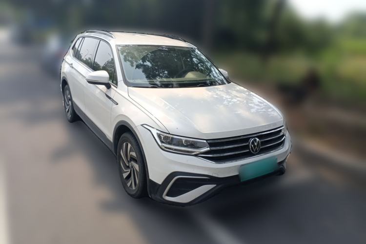 Used Volkswagen Tiguan L 2022 330TSI Automatic Two-Wheel Drive Comfort Edition Front Right 45 Deg