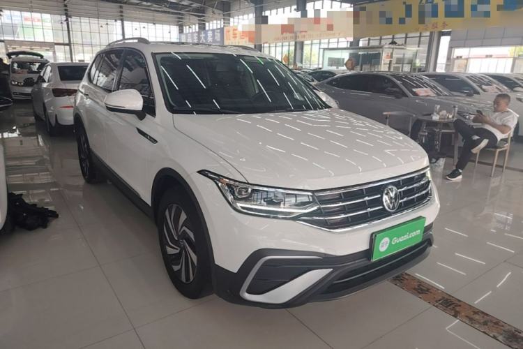 Used Volkswagen Tiguan L 2022 330TSI Automatic Two-Wheel Drive Smart Edition Front Right 45 Deg