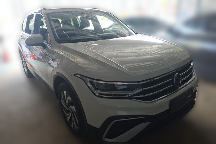 Used Volkswagen Tiguan L 2022 330TSI Automatic Two-Wheel Drive Comfort Edition Front Right 45 Deg