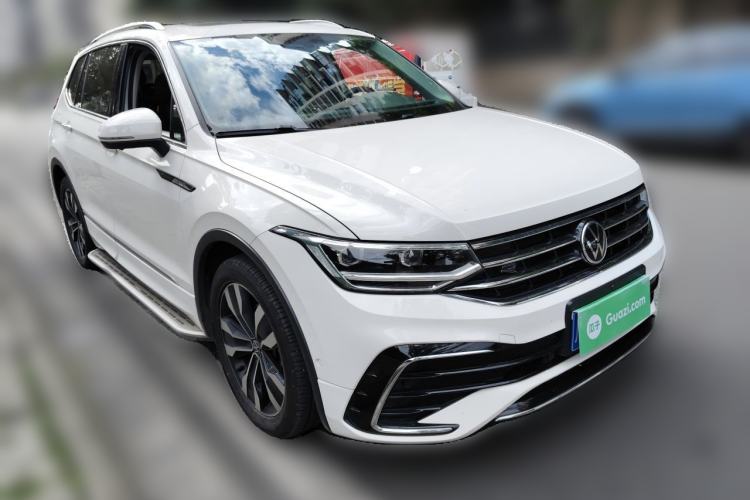 Used Volkswagen Tiguan L 2022 330TSI Automatic Two-Wheel Drive R-Line Enhanced Edition Front Right 45 Deg