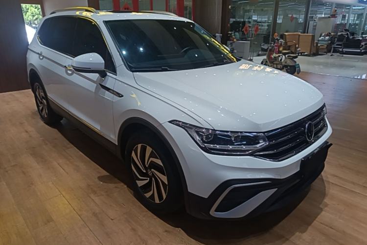 Used Volkswagen Tiguan L 2022 330TSI Automatic Two-Wheel Drive Smart Edition Front Right 45 Deg