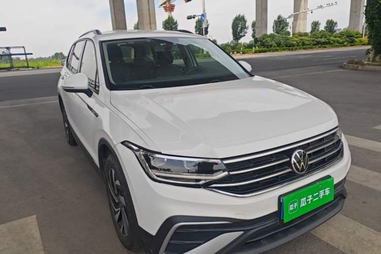 Used Volkswagen Tiguan L 2022 330TSI Automatic Two-Wheel Drive Comfort Edition Front Right 45 Deg