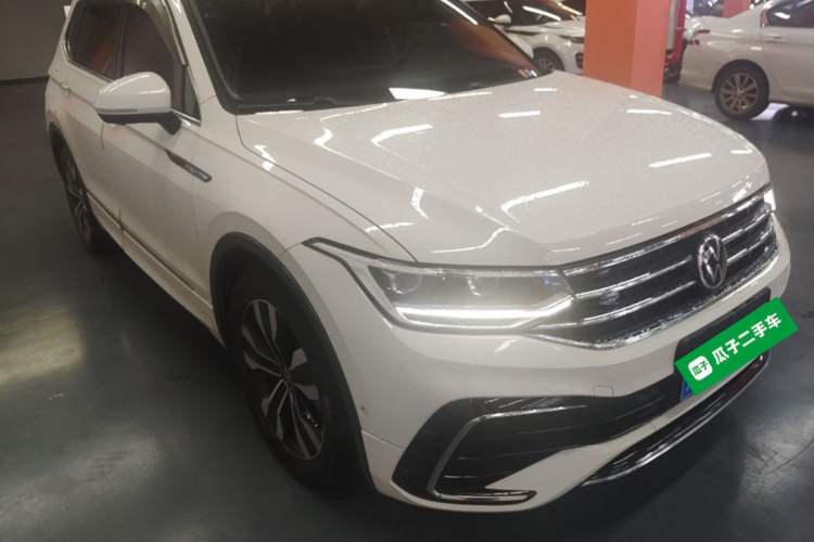 Used Volkswagen Tiguan L 2022 330TSI Automatic Two-Wheel Drive R-Line Enhanced Edition Front Right 45 Deg