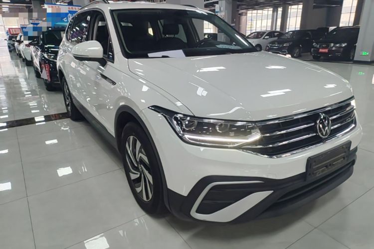 Used Volkswagen Tiguan L 2022 330TSI Automatic Two-Wheel Drive Comfort Edition Front Right 45 Deg