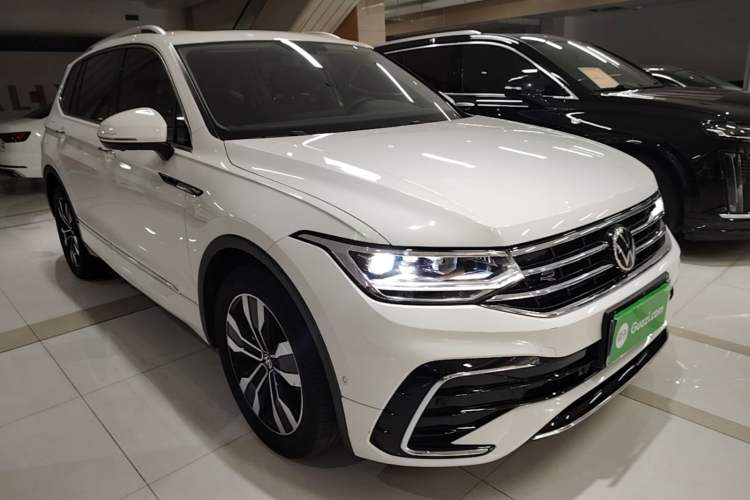Used Volkswagen Tiguan L 2022 330TSI Automatic Two-Wheel Drive R-Line Enhanced Edition Front Right 45 Deg