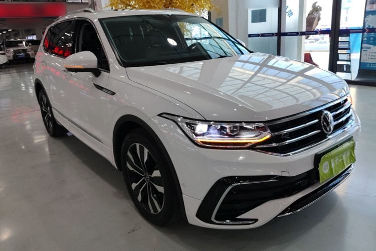 Used Volkswagen Tiguan L 2022 330TSI Automatic Two-Wheel Drive R-Line Enhanced Edition Front Right 45 Deg