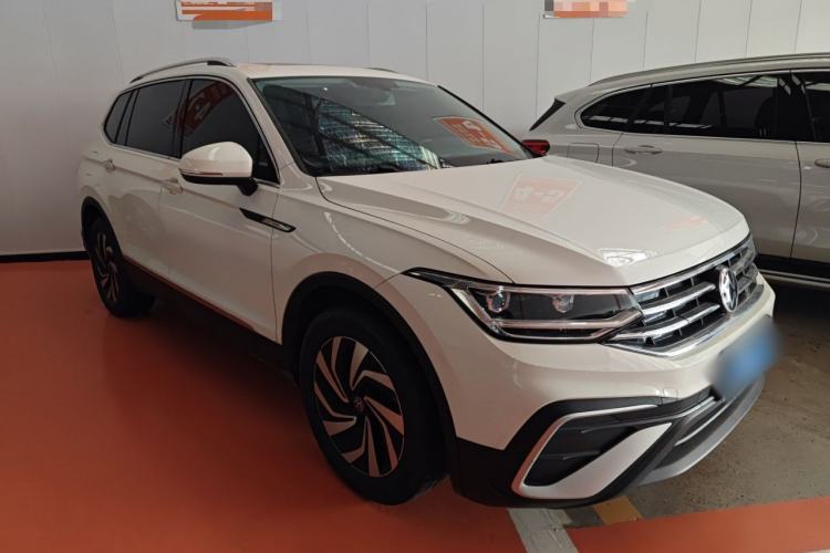 Used Volkswagen Tiguan L 2022 330TSI Automatic Two-Wheel Drive Smart Edition Front Right 45 Deg