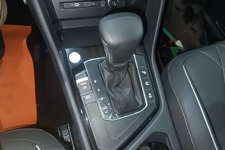 Used Volkswagen Tiguan L 2022 330TSI Automatic Two-Wheel Drive R-Line Enhanced Edition Gear Lever