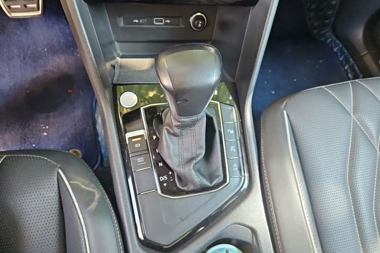 Used Volkswagen Tiguan L 2022 330TSI Automatic Two-Wheel Drive R-Line Enhanced Edition Gear Lever