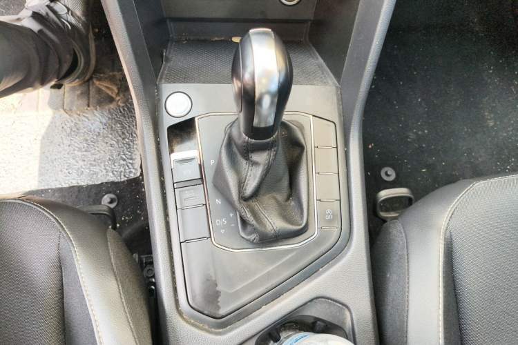 Used Volkswagen Tiguan L 2022 330TSI Automatic Two-Wheel Drive Comfort Edition Gear Lever