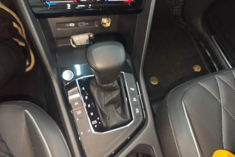 Used Volkswagen Tiguan L 2022 330TSI Automatic Two-Wheel Drive R-Line Enhanced Edition Gear Lever
