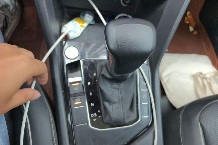 Used Volkswagen Tiguan L 2022 330TSI Automatic Two-Wheel Drive R-Line Enhanced Edition Gear Lever