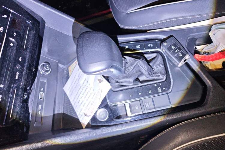 Used Volkswagen Tiguan L 2022 330TSI Automatic Two-Wheel Drive R-Line Enhanced Edition Gear Lever