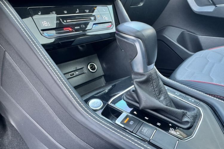 Used Volkswagen Tiguan L 2022 330TSI Automatic Two-Wheel Drive R-Line Flagship Edition Gear Lever