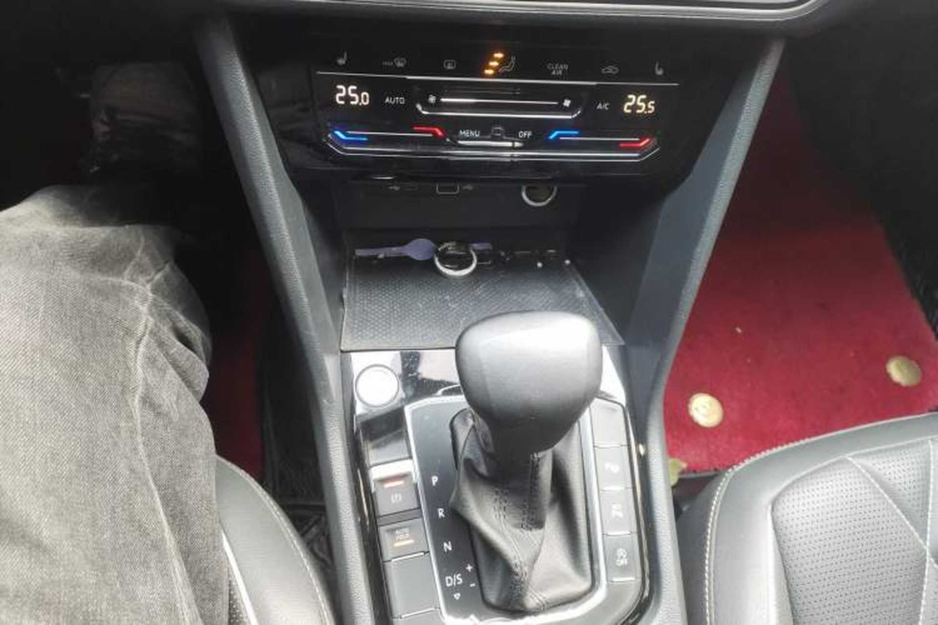 Used Volkswagen Tiguan L 2022 330TSI Automatic Two-Wheel Drive R-Line Enhanced Edition Gear Lever