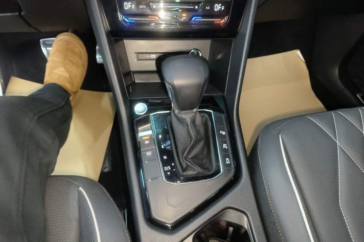 Used Volkswagen Tiguan L 2022 330TSI Automatic Two-Wheel Drive R-Line Enhanced Edition Gear Lever