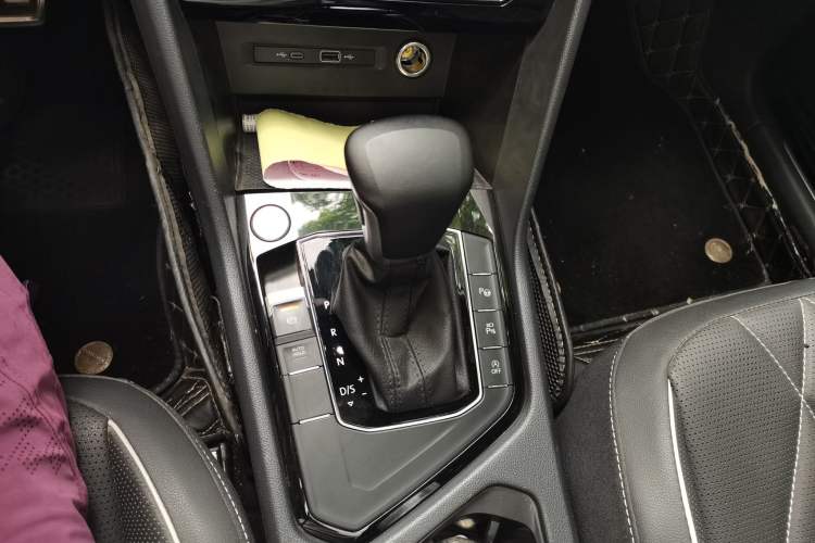 Used Volkswagen Tiguan L 2022 330TSI Automatic Two-Wheel Drive R-Line Enhanced Edition Gear Lever