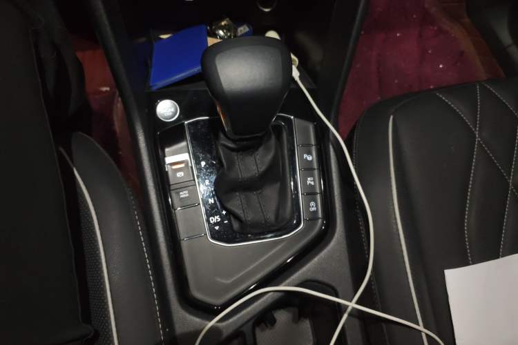 Used Volkswagen Tiguan L 2022 330TSI Automatic Two-Wheel Drive R-Line Enhanced Edition Gear Lever