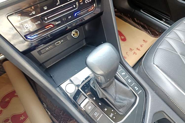 Used Volkswagen Tiguan L 2022 330TSI Automatic Two-Wheel Drive R-Line Enhanced Edition Gear Lever