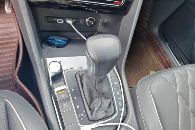 Used Volkswagen Tiguan L 2022 330TSI Automatic Two-Wheel Drive R-Line Enhanced Edition Gear Lever