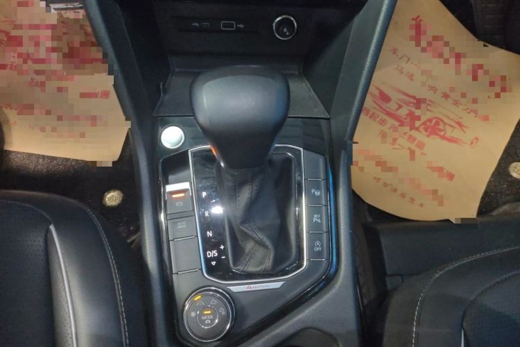 Used Volkswagen Tiguan L 2022 380TSI Automatic All-Wheel Drive R-Line Enhanced Comfort 7-Seater Gear Lever