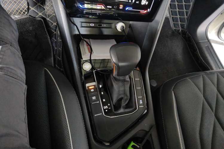 Used Volkswagen Tiguan L 2022 330TSI Automatic Two-Wheel Drive Smart Edition Gear Lever