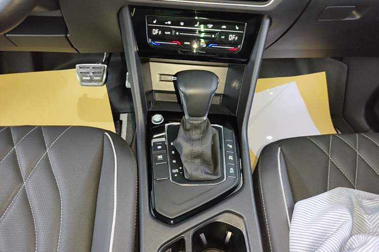Used Volkswagen Tiguan L 2022 330TSI Automatic Two-Wheel Drive R-Line Enhanced Edition Gear Lever