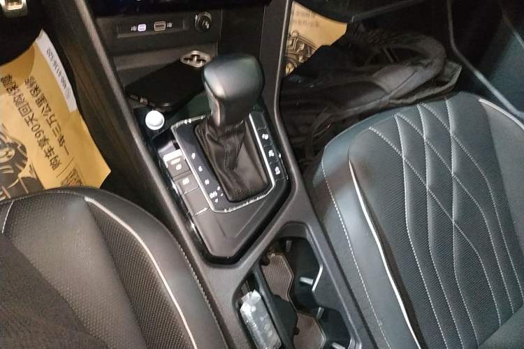 Used Volkswagen Tiguan L 2022 330TSI Automatic Two-Wheel Drive R-Line Enhanced Edition Gear Lever