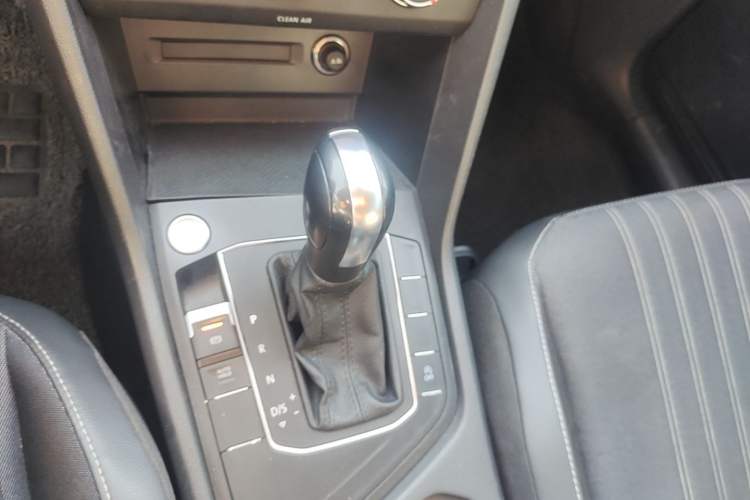 Used Volkswagen Tiguan L 2022 330TSI Automatic Two-Wheel Drive Comfort Edition Gear Lever