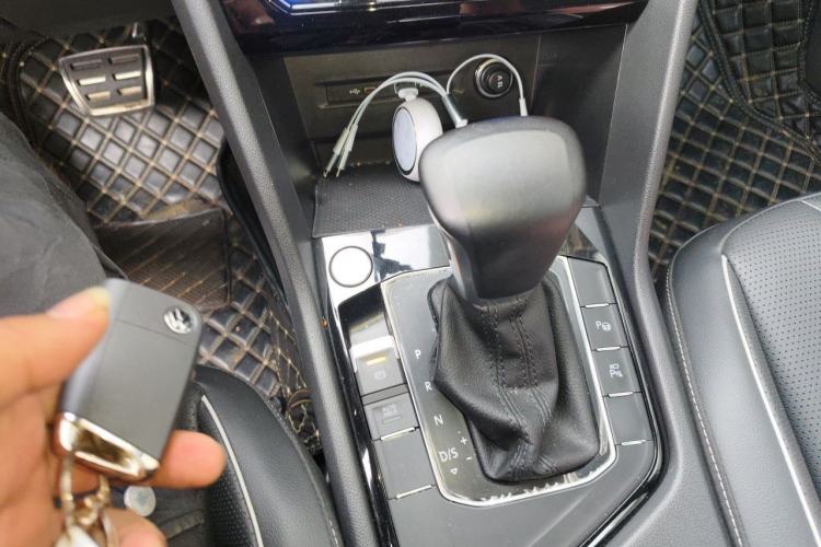 Used Volkswagen Tiguan L 2022 330TSI Automatic Two-Wheel Drive R-Line Enhanced Edition Gear Lever