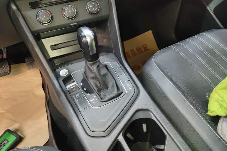 Used Volkswagen Tiguan L 2022 330TSI Automatic Two-Wheel Drive Comfort Edition Gear Lever